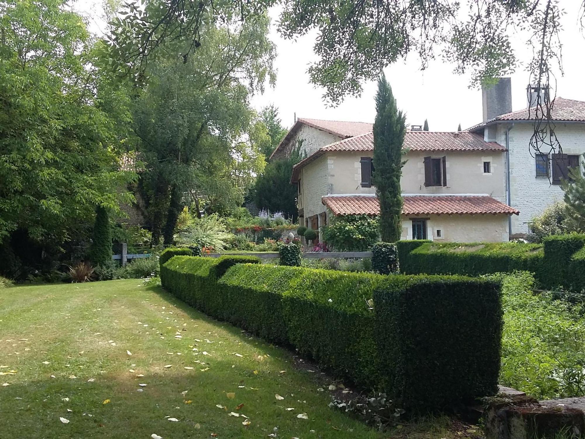 Moulin Rouhaud Hotel Montboyer Eksteriør billede